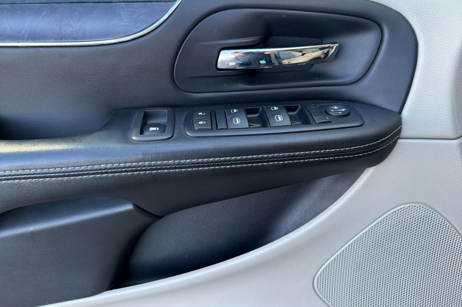 2012 Chrysler Town & Country Touring-L