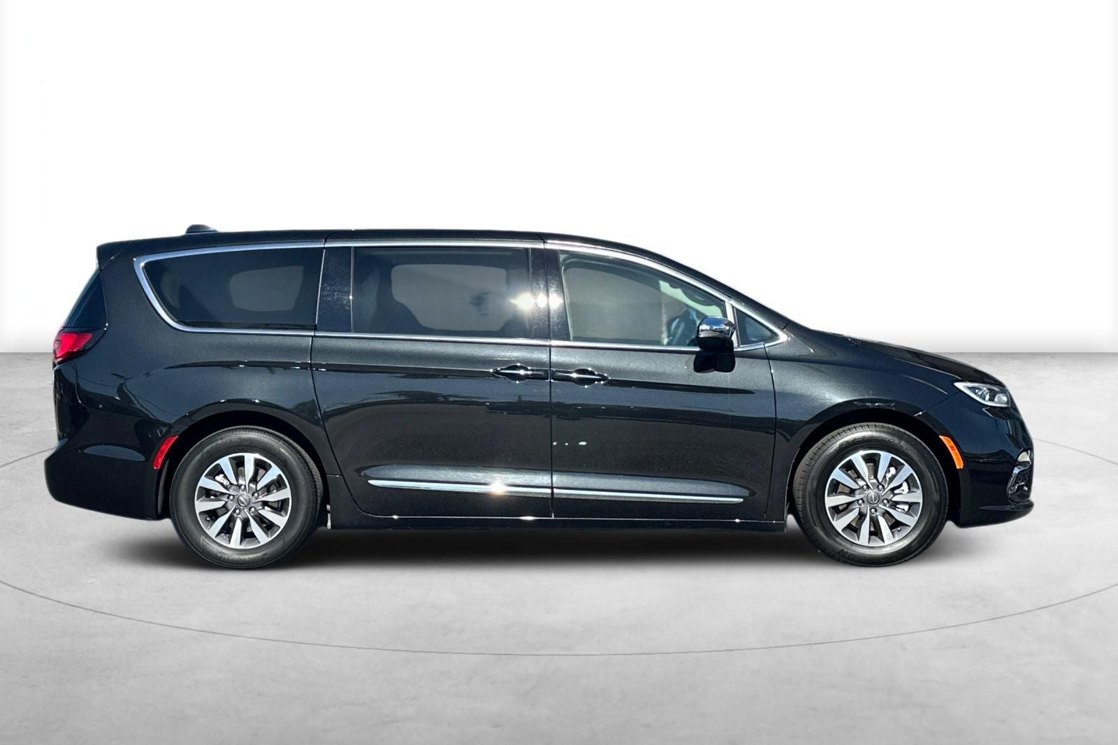 2023 Chrysler Pacifica Hybrid Limited