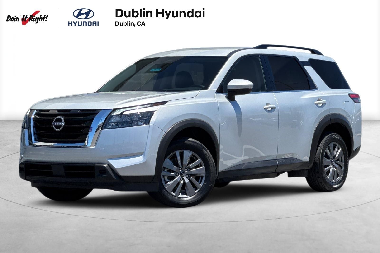 2025 Nissan Pathfinder SV