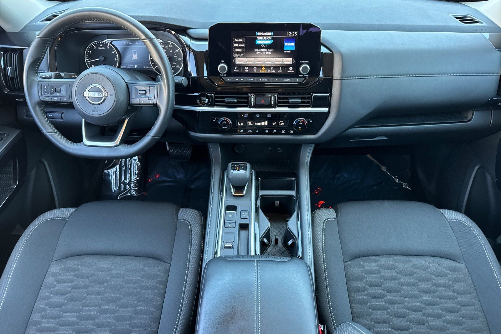 2025 Nissan Pathfinder SV
