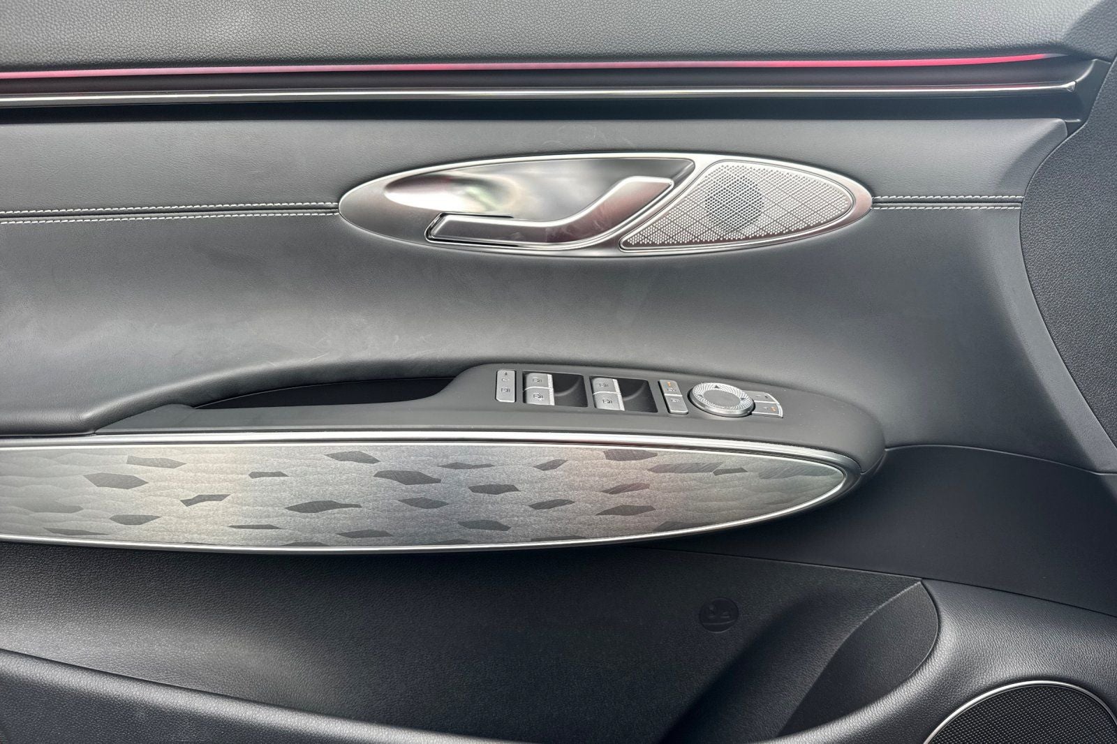 2026 Genesis Electrified GV70 STANDARD