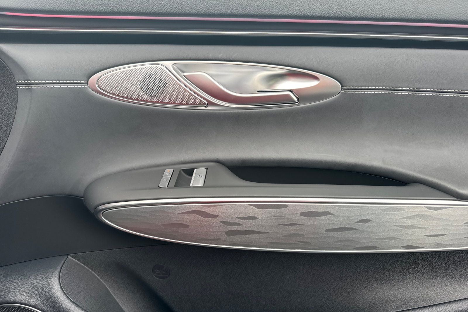 2026 Genesis Electrified GV70 STANDARD