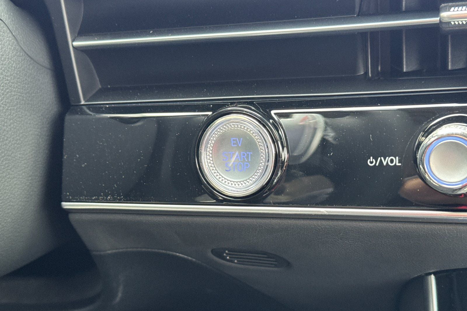 2026 Genesis Electrified GV70 STANDARD