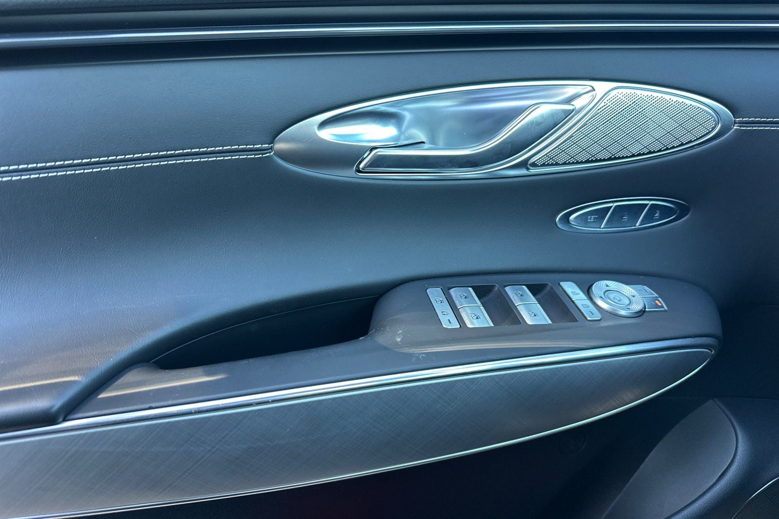 2023 Genesis Electrified GV70 Advanced