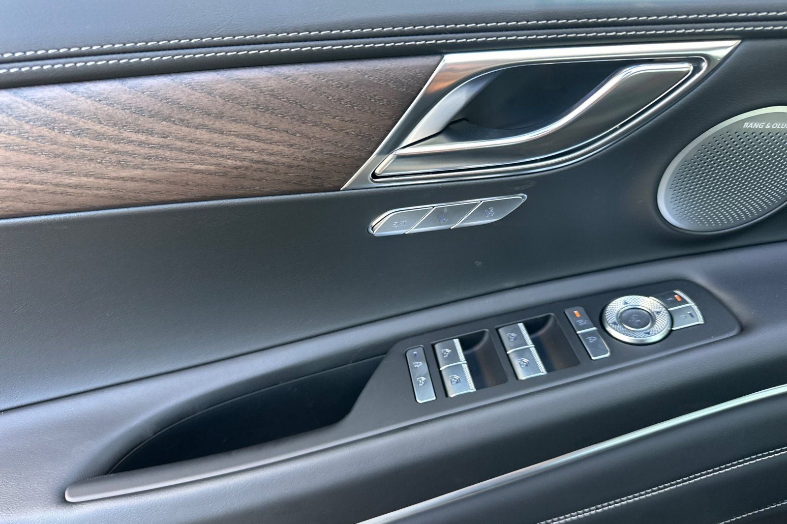 2027 Genesis GV80 2.5T ADVANCED
