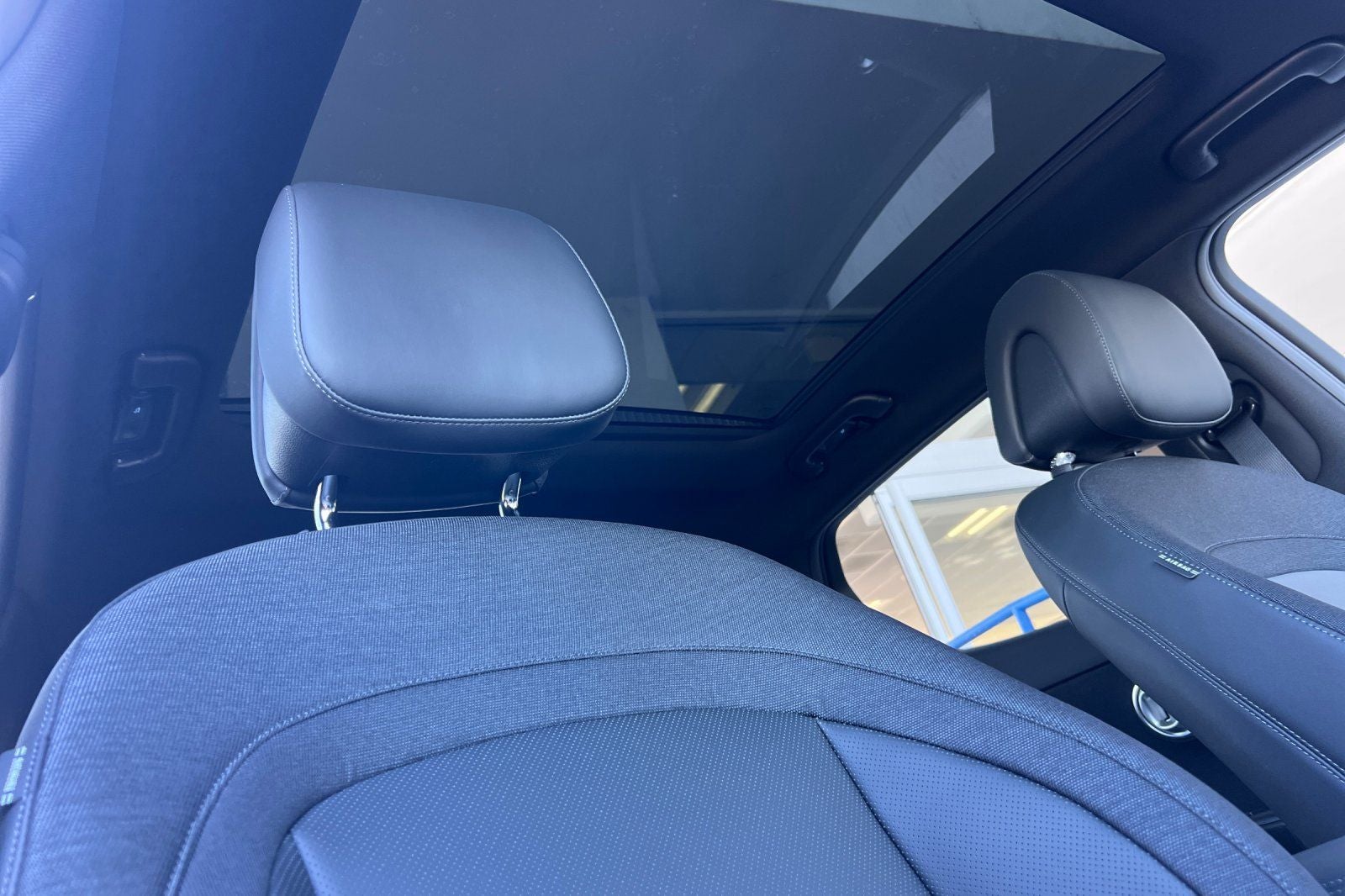 2026 GENESIS GV60 Standard - Photo 18