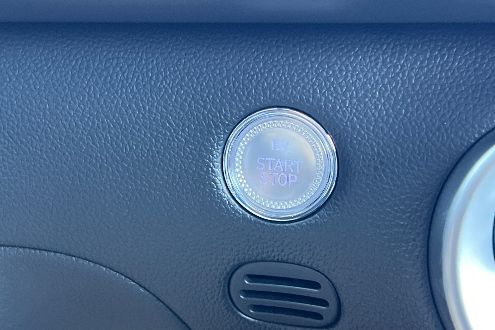 2026 GENESIS GV60 Standard - Photo 24