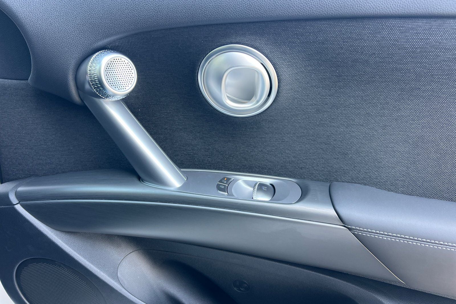 2026 GENESIS GV60 Standard - Photo 31