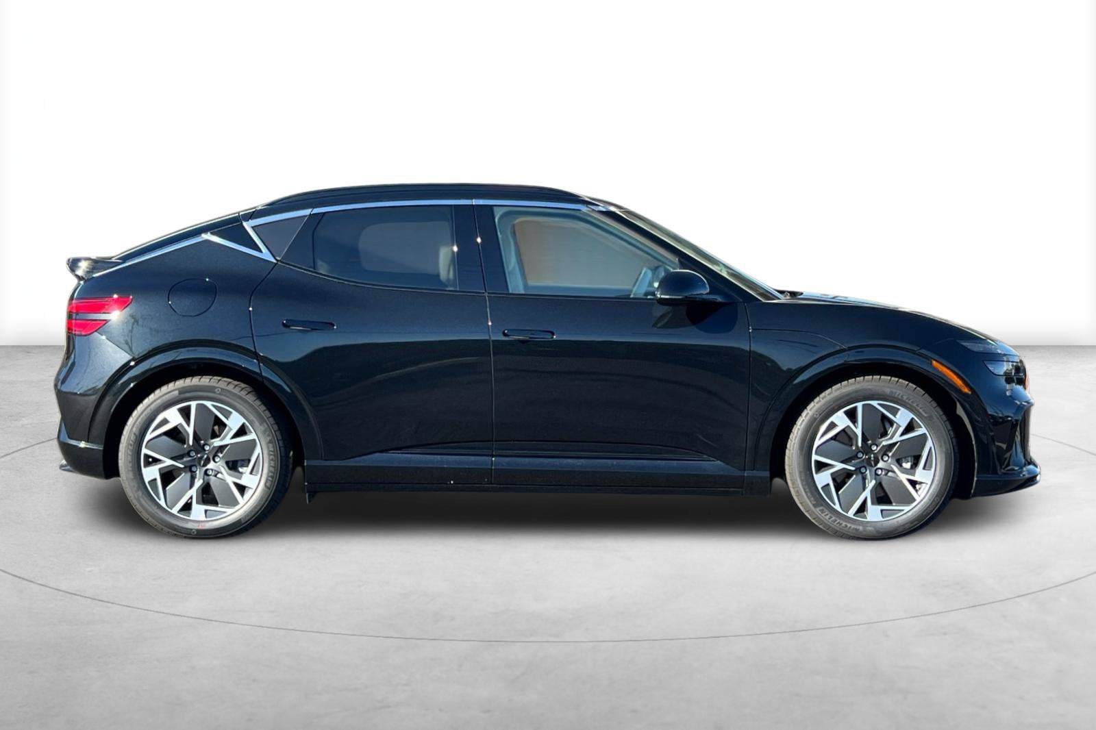 2026 GENESIS GV60 Standard - Photo 7