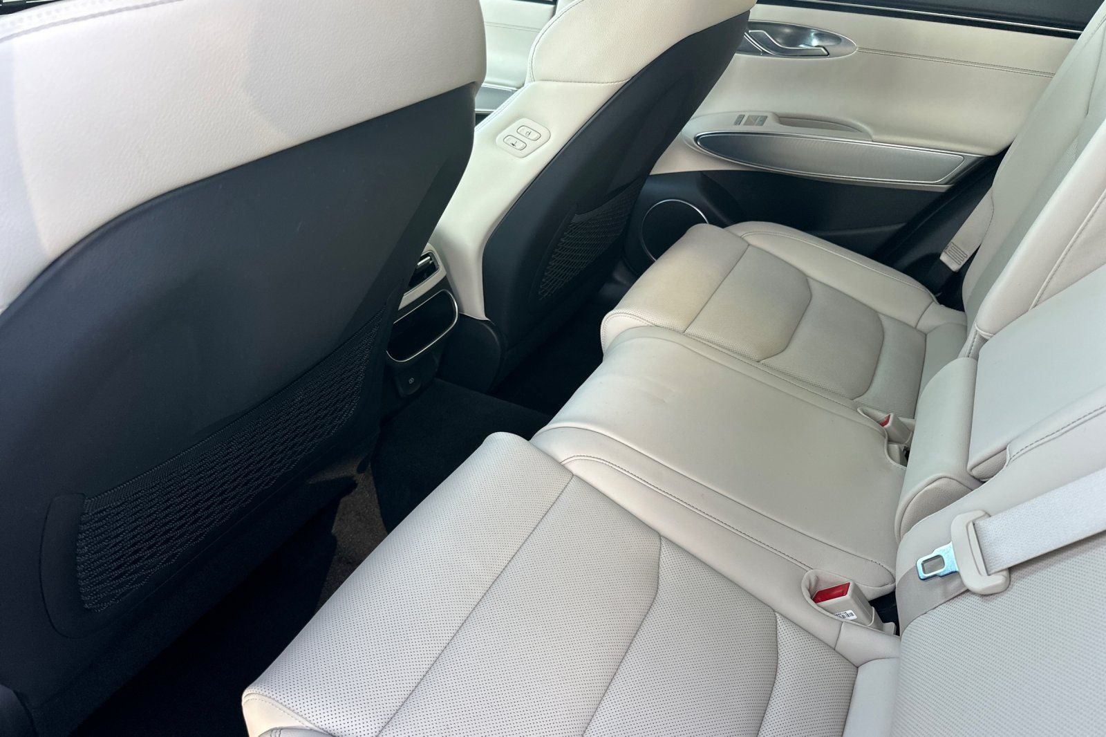 2022 Genesis GV70 2.5T Select