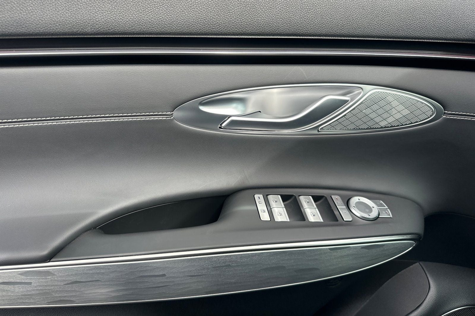 2027 Genesis Electrified GV70 STANDARD