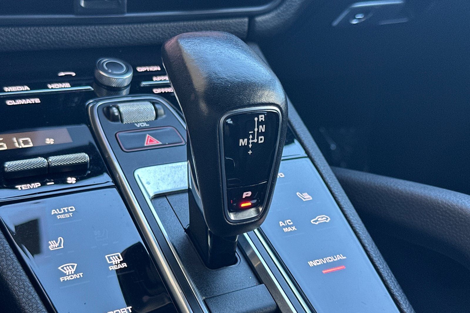 2023 Porsche Cayenne Platinum Edition